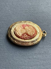 Vintage Cameo Locket Pendant Oval Gold Tone Ivory