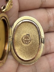 Vintage 10K Gold Filled Mother of Pearl Floral Photo Locket Necklace 19”