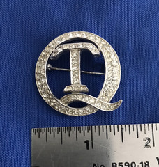 QT pin/brooch vintage silver & diamonds costume jewelry Very good condition