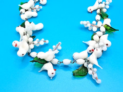 VTG Venetian Murano Glass White Bird/Green Leaves Necklace BIN03 DS36