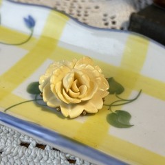 Vtg Carved Celluloid Rose Brooch Pin – Gold Tone – c1950s Japan – 1.25” -Classic