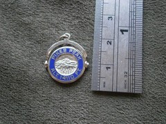 Pikes Peak Made it to Top Spinner Vintage Silvertone Enamel Charm Pendant 1.8g