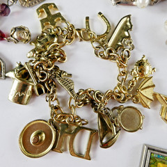 Vintage Charm Bracelet Jewelry Lot 10 Piece Bracelets Many Charms Silver Gold Tn