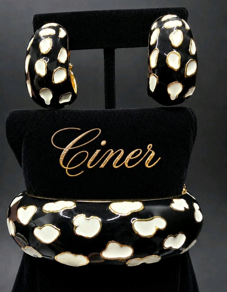 CINER Black & Ivory Enamel Hinged Bracelet & Clip-On Earring Set Vint Signed ✨️