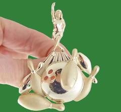 Cool Perspective! 2 7/8″ VTG c1980’s AJC FEMALE BOWLER BOWLING 2-TONE BROOCH PIN
