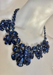 Vintage 1950s 1960s Montana Blue Heliotrope Rhinestone Flower Necklace