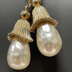 Vintage Sarah Coventry Fashion Parade Gold Tone Chain Faux Pearl Tassel Necklace