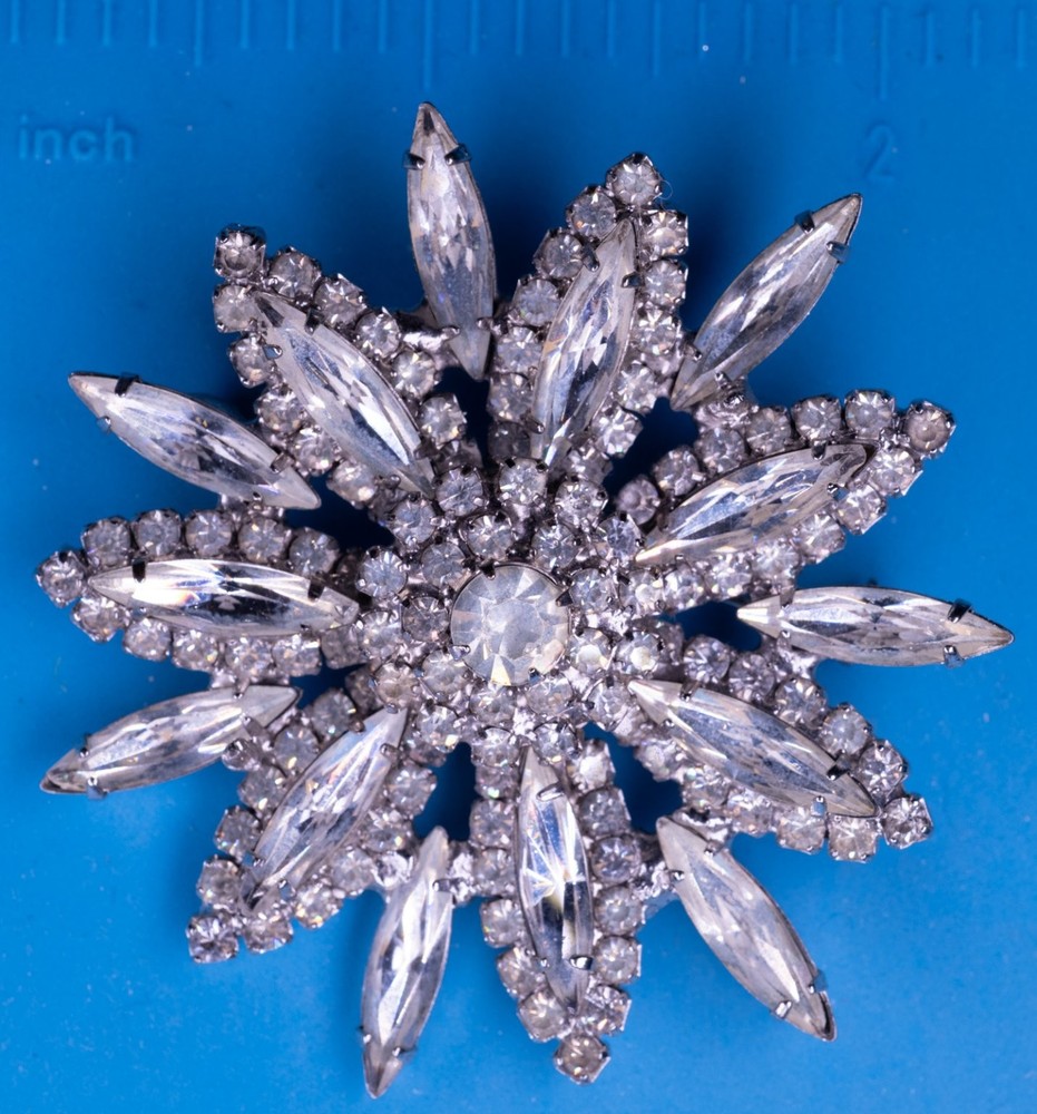 Weiss Snowflake Starburst Brooch Pin Silver Tone 2.25″ Clear Rhinestone Vintage