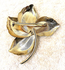 CLASSIC PIN BROOCH FLOWER PETAL LEAF BLOOMING FLORAL DAISY ROSE GARDEN FER VL-GT