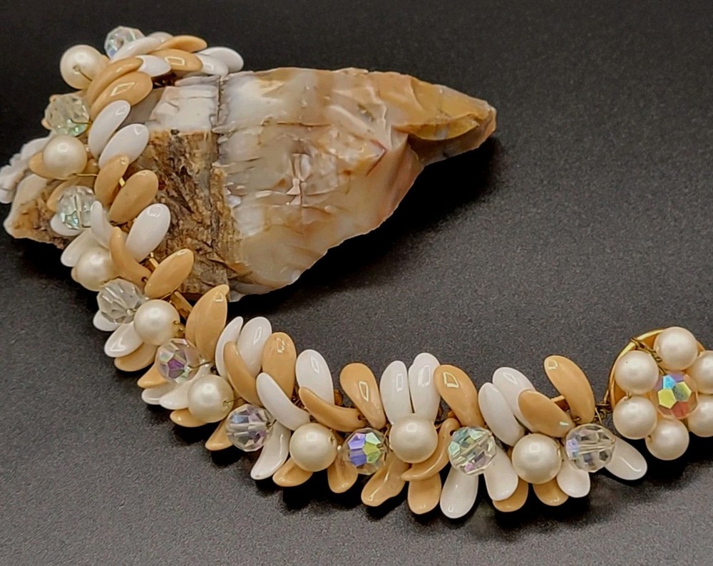 VTG MCM Beautiful Bracelet Beige & White Pearl AB 7″