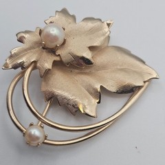 VTG MCM Brooch Layered Curled White Gold Tone Leaves Fall Cottage Cabincore Pin