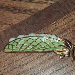 VINTAGE BROOCH, PENDANT, EARRINGS LOT X 9 PCS JUDY LEE(NEEDS PIN) MONET GOLD FI