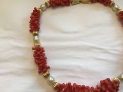 MIMI D N 1980 VTG SIM CORAL PEARL GOLD BEADED 16” FASHION NECKLACE VERY PRETTY!