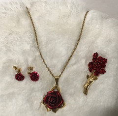 VINTAGE 24” NECKLACE EARRINGS BROOCH GOLD TONE RED ROSE JEWELRY SET