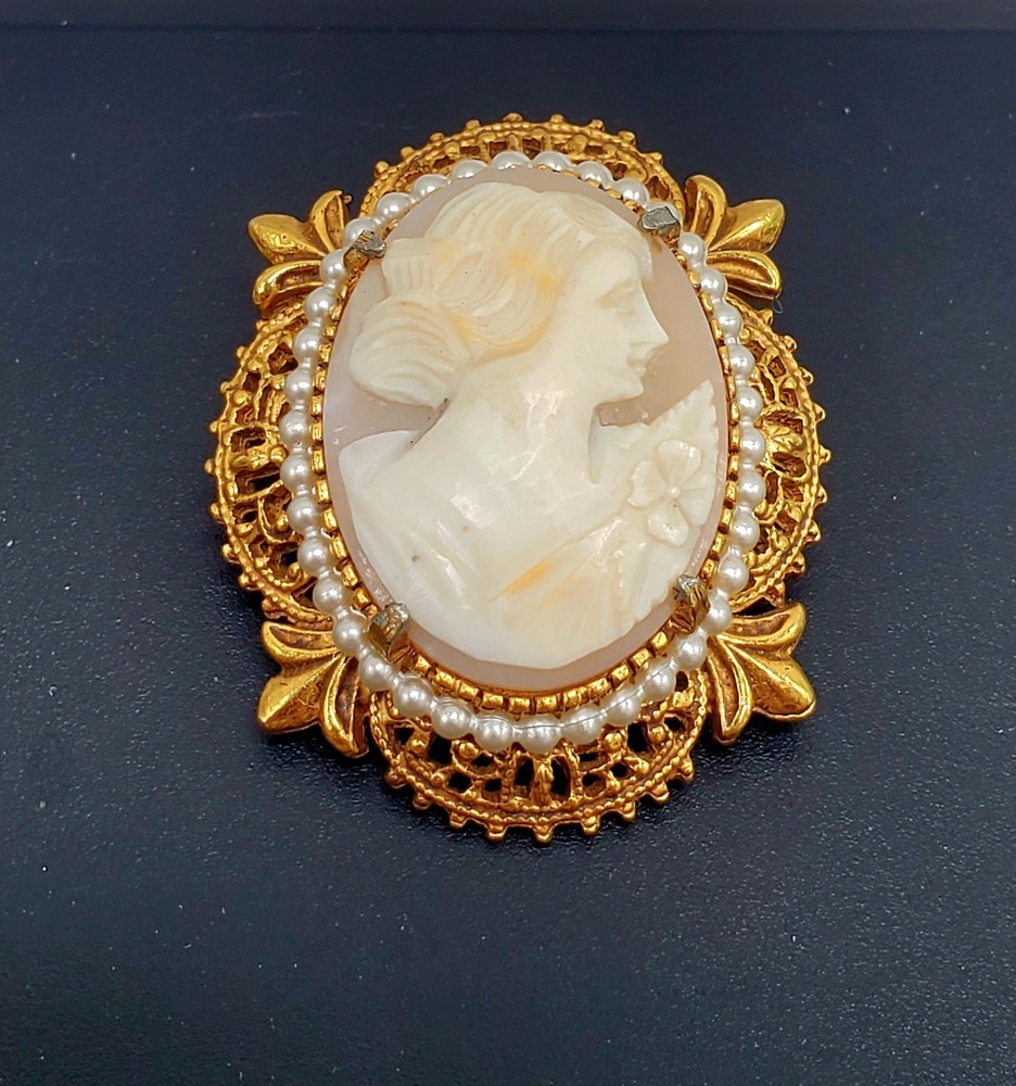 Florenza Gold Tone Oval Cameo Portrait Brooch Pendant Ornate Frame Pearls ~1.5″