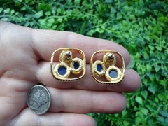 Vintage TRIFARI – blue cabochon – gold tone – square frame – pierced EARRINGS