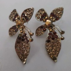 Avon 35th Anniversary 2006 Rhinestone Flower Brooch with coordinated earring set
