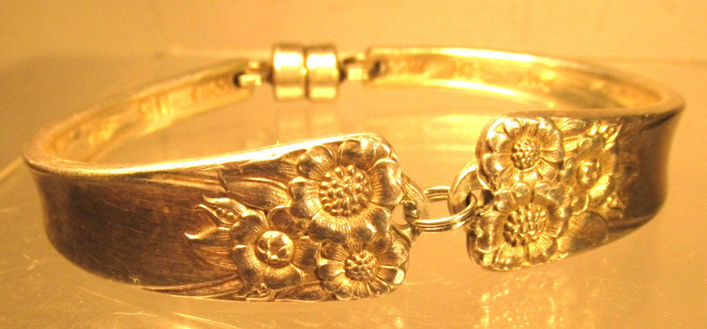 Wonderful Vintage Silver Plate Spoon Bracelet W/ Toggle Clasp 7.5” length