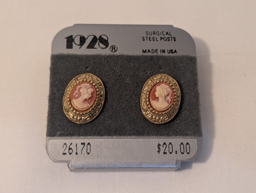 Vtg 1980s 1928 Steel Post Cameo Earrings, Peach, White, Antiqued Gold Tone Oval.