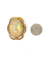 Mother Of Pearl Oval Brooch Gold Tone Bezel 1 1/8″ x 1 1/2″ Vintage MOP