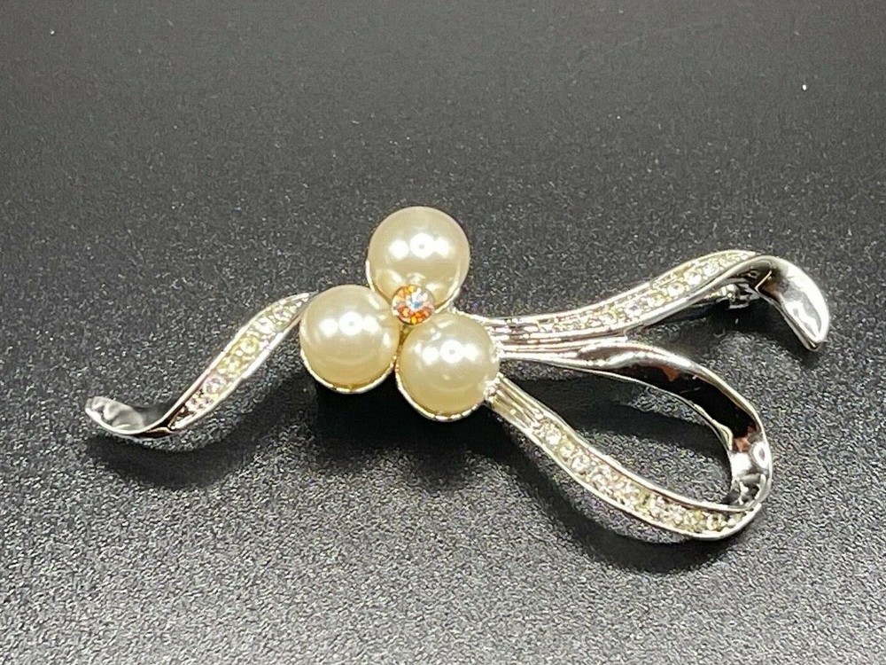 Vintage Pin Silver Metal Imitation Pearl Rhinestone & AB Center Stone Unsigned