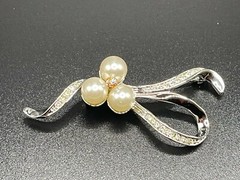 Vintage Pin Silver Metal Imitation Pearl Rhinestone & AB Center Stone Unsigned