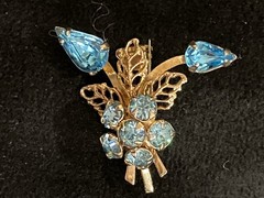 Gold Tone Floral Bouquet 1.25” W/ Prong Set Blue Rhinestones Estate Jewelry ￼
