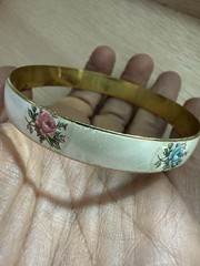 VINTAGE ENAMEL ROSE BRACELET GOLD TONE JAPAN 2.5 INCHES IN DIAMETER