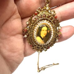 Vintage ART Arthur Pepper Cameo Portrait Pendant Necklace Gold Tone Ornate