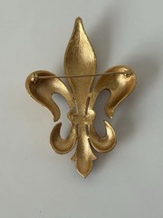 Vintage Crown Trifari Gold Tone Blue Enamel Fleur-de-Lis Brooch 3.25”