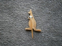 Kangaroo Australia Vintage Goldtone SHORT Stick Pin Lapel Pin