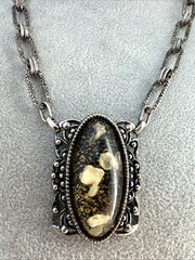 Brutalist Modernist Romantic goth 1960s glitter confetti lucite Necklace Jewelry