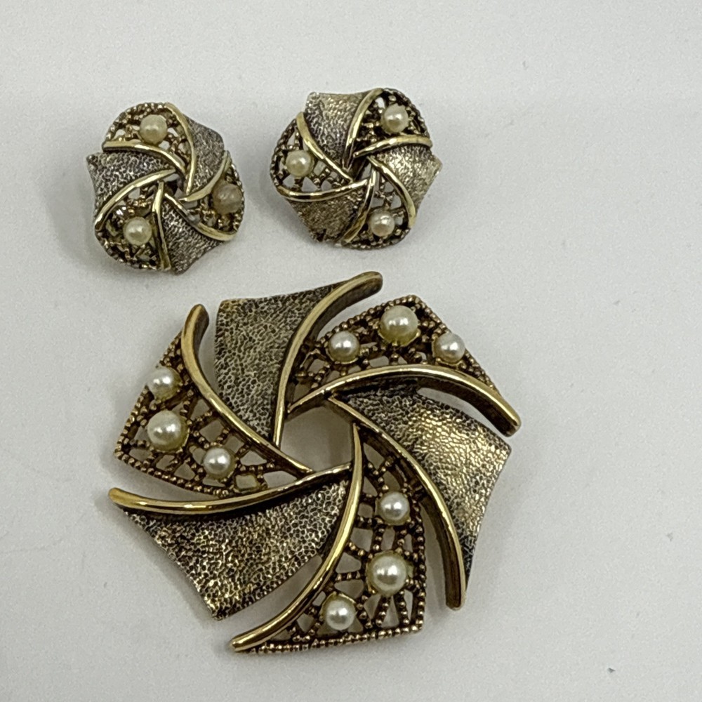 Vintage Emmons Faux Pearl Starburst Goldtone Brooch & Earrings Set Maltese Read