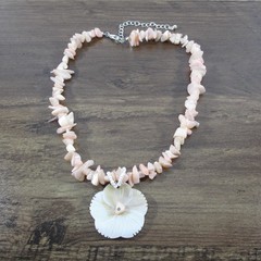 Vintage Shell Necklace Flower Pendant Beach 18 Inch
