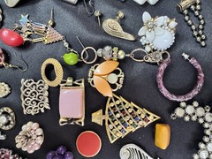 Vintage Broken Jewelry Lot Rhinestone Craft Wear Repair Harvest 1lb 15oz
