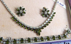 Vtg Signed B David Necklace Bracelet Earrings Set in Box w/Pamphlet Green Clear