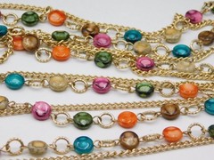 A889-VINTAGE NECKLACE~COLORFUL BEADS/GOLD TONE~46″ LONG~NO CLASP~PRETTY!