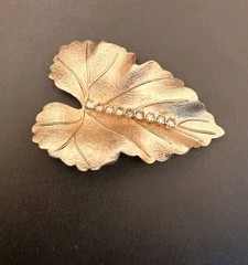 Vintage Judy Lee Brooch Pin Brushed Gold Tone Textured Leaf With Rhinestones