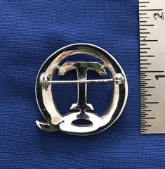 QT pin/brooch vintage silver & diamonds costume jewelry Very good condition