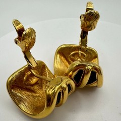 Jackie Collins vintage gold tone rhinestones black enamel hoops clip on earrings