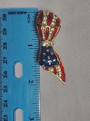 VINTAGE CAROLEE Bow American Flag Gold Tone Enamel Rhinestones Brooch