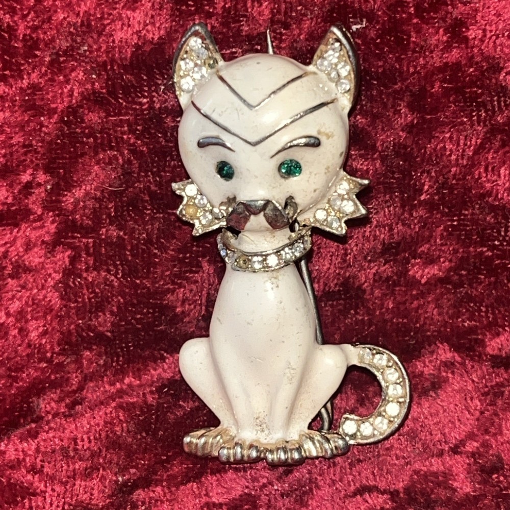 Vintage Gal Enamel Cat with Emerald Rhinestone Eyes
