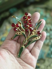 Vintage Pot Metal 1930s Floral Red And Green Goldtone Brooch