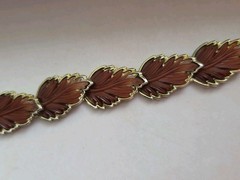 Thermoset Leaf Motif Bracelet Necklace Earrings Set Gold Tone
