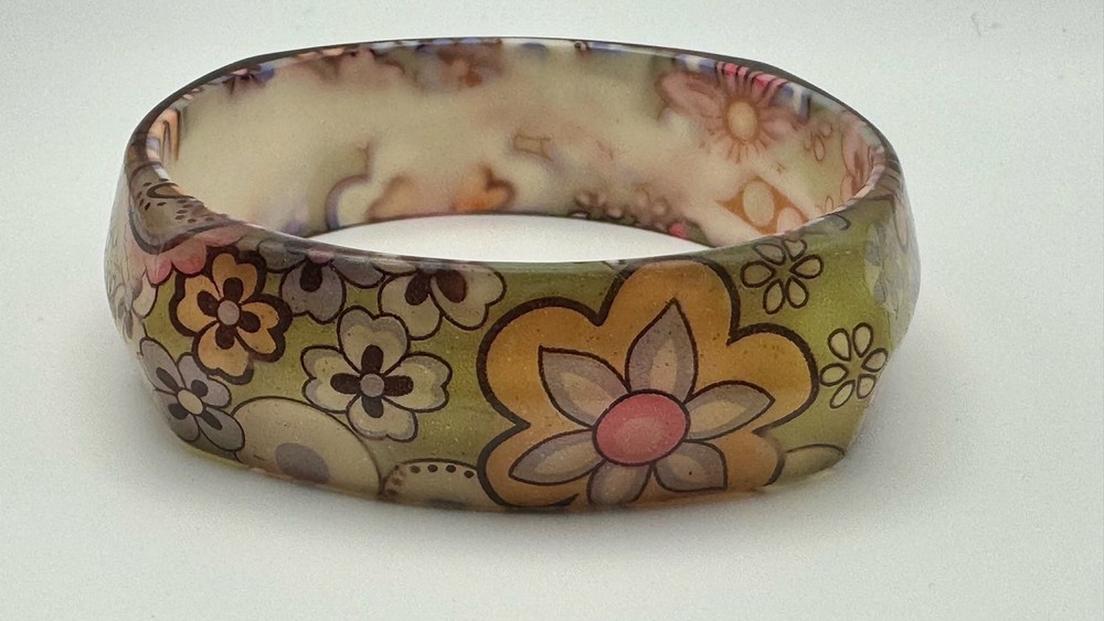 Chunky Floral Resin Bangle Bracelet Wide Acrylic Lucite? Statement Jewelry 60’s