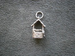 Wishing Well Pail on Wall Vintage Sterling Silver Bracelet Charm Pendant 1.6g