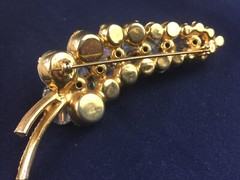 Verified Sparkly Vintage JULIANA D&E Clear AB Bead Gold Tone Leaf Pin Brooch