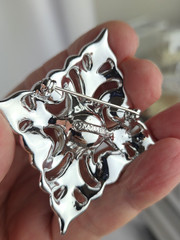 Sarah Coventry Pearl and Rhinestone Silver Toned Brooch Vintage 2.5″ Tall