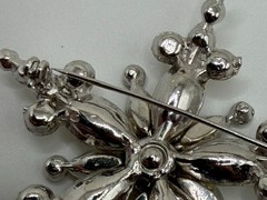 Snowflake Vintage Unsigned Brooch