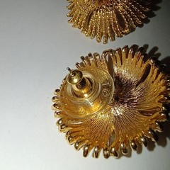Monet Signed Gold Tone Flower Brooch Pin & Clip-On Earrings Jewelry Set